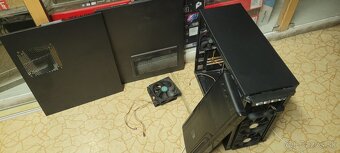 Predám skrinku COOLERMASTER v cene je 5x ventilátor - 2