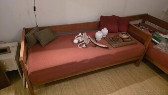 Drevené postele a váľanda- darujem - 2