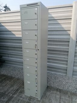 Uzamykatelná skrinka do dielne 10 alebo 5 policova - 2