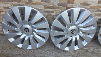 Predam puklice orginal Skoda R16 - 2