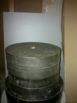 Železné kotúče/závažia 2x15kg, 2 x 20 kg,2 x 25 kg,2 x 30 kg - 2
