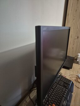 Acer Predator 27 palcov - 2