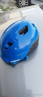 Predám detskú cyklistickú prilbu 500 modrá - 2