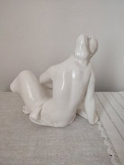 Keramia žena s knihou keramická soška 28 cm
- 2