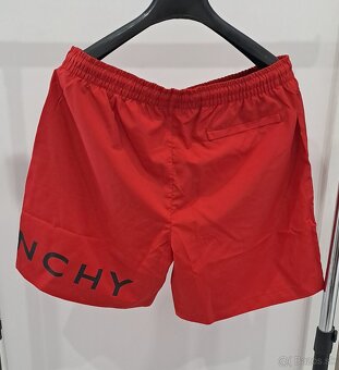 GIVENCHY PLAVKY 1 - 2