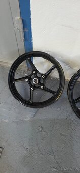 Yamaha R1 Kolesa - 2