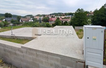 STAVEBNÝ POZEMOK SO STAVEBNÝM POVOLENÍM, 502 M2, LUKAVICA - 2
