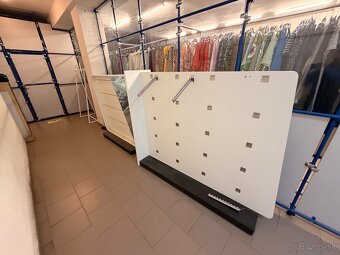 Drevo vesiak stena - 2