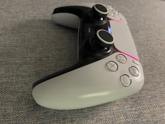 PS5 gamepad - 2