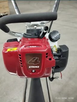 Benzínová vibračná lišta 2 metry AGM-POL motora HONDA GX35 - 2