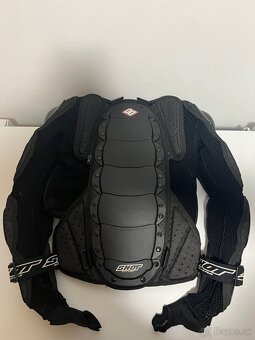 Hrudný chránič - 2