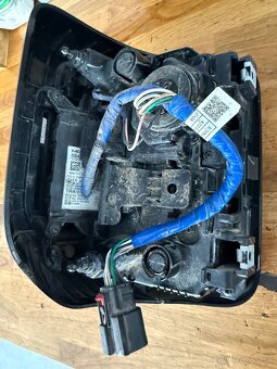 jeep gladiator zadne prave svetlo original komplet s radarom - 2