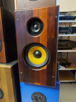 -- Predám regálovky Monacor -- - 2