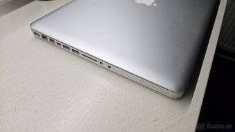 Väčší 15-palcový Macbook Pro 2009 - plne funkčný - 2