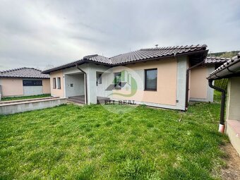 NA PREDAJ : Bungalov s garážou v Madočanoch - 2