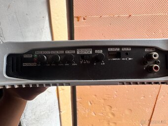 Zosilňovač blaupunkt - 2