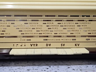 TESLA Sputnik / BAKELITOVÉ RÁDIO / Tesla 320A - 2