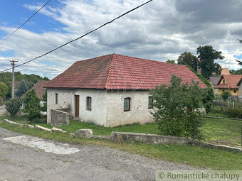 200-ročná kamenná chalupa v horách, obec Lipovec - 2