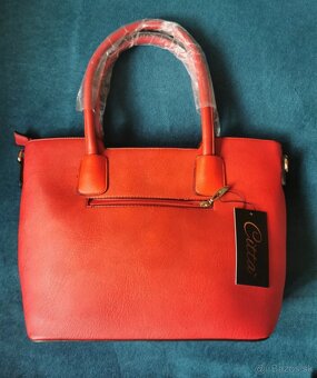 Červená kabelka - 2