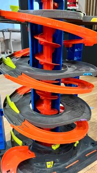 Predám HOTWHEELS GARAGE - 2