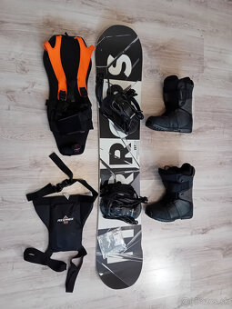 snowboard+výbava - 2