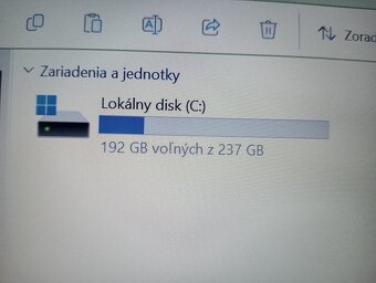 predám Lenovo V330 , Intel core i5 , 8gb ram , ssd - 2