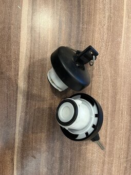 Uzáver nádrže škoda Favorit - 2