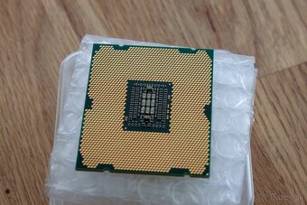 Intel Xeon E5-2630 - 2