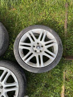 225/40 r18 škoda - 2