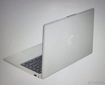 NOVY HP notebook - 2