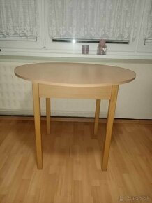 Predám drevený okrúhly stôl vhodný do kuchyne - 2