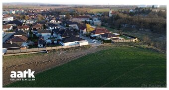 AARK: Stavebný pozemok - 606 m², Trakovice - 2