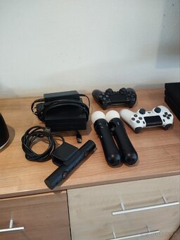 Predám PS4 - 2