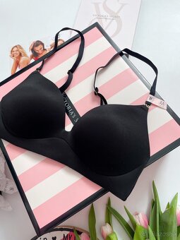 Victoria’s Secret bezkosticova čierna push-up podprsenka - 2