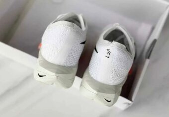 Nike Air Zoom Vaporfly 3 - 2