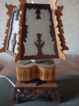 retro vyrezávaná lampa. - 2