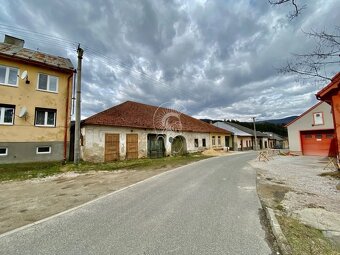 Pozemok v obci so starším domom na rôzne využitie - 2