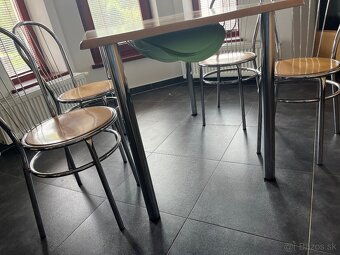 Predám kuchynský stvol 4 stoličky peknom stave ako na foto👌 - 2