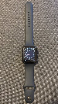 Predám Apple Watch SE 2 44mm 89% baterka - 2