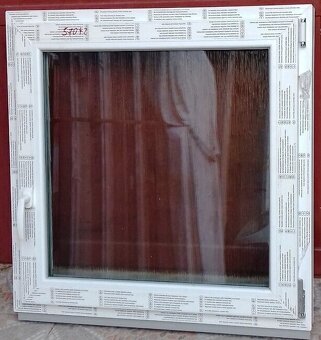 Predam plastove okno 90x90 trojsklo nepriehladne sklo (WC,) - 2