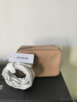 Guess kabelka krémová - 2