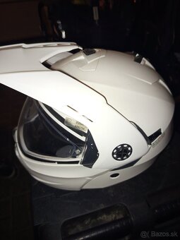 Motorkarske prilby. - 2