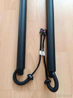 Elektrické vzpery kufra Škoda Octavia / Superb / Karoq - 2