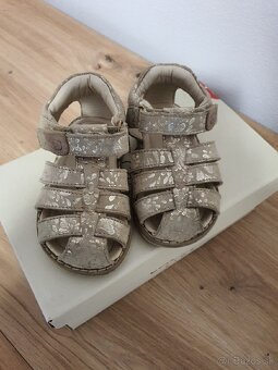 Predam dievcenske sandalky Lasocki - 2