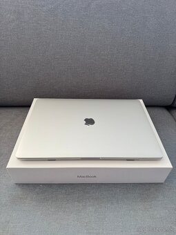 Apple MacBook Pro 15, i7, 16GB, 256TB, Silver - 2