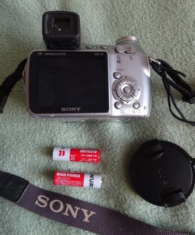 Predám digit. fotoaparát SONY DSC H1 na tužk. batérie - 2