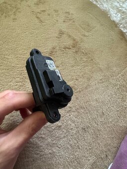 Zamok nadrže audi a4 b9 - 2