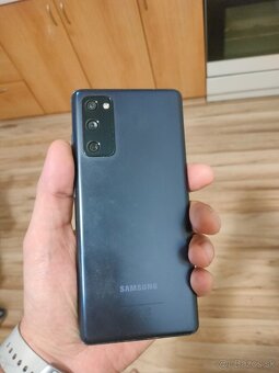 Samsung Galaxy S20 FE - 2