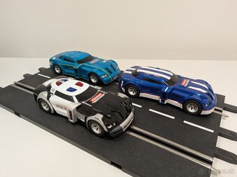 Autíčka na autodráhu Carrera Digital 132 - 2