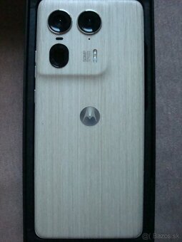 Predám Motorola Edge 50 Ultra (Nordic Wood) + Moto watch 120 - 2